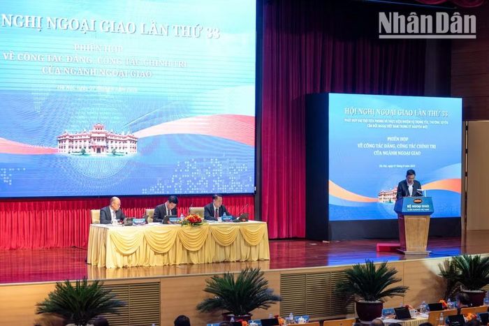 Thực tế với 70% số tổ chức Đảng nằm ở nước ngoài đòi hỏi những phương thức lãnh đạo linh hoạt và riêng biệt phù hợp với địa bàn. (Ảnh: MINH DUY)