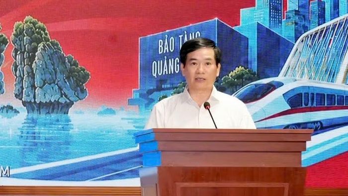 Phó Bí thư Tỉnh ủy, Chủ tịch Ủy ban Mặt trận Tổ quốc tỉnh Quảng Ninh Vũ Quyết Tiến phát biểu tại lễ phát động. (Ảnh QMG)