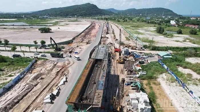 Bất chấp rào cản, “đường găng” tiến độ của dự án LRT Phú Quốc vẫn được kiểm soát chặt chẽ với những cột mốc kỹ thuật rất cụ thể. (Ảnh: ÁNH DƯƠNG)