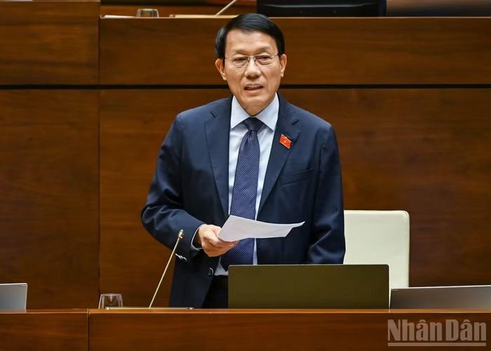 Đại tướng Lương Tam Quang, Bộ trưởng Công an phát biểu giải trình, làm rõ một số vấn đề đại biểu Quốc hội quan tâm. (Ảnh: DUY LINH)