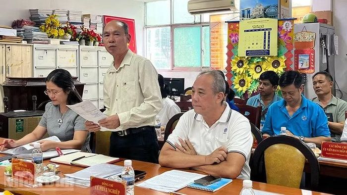 Đồng chí Tống Văn Thiện, Bí thư Đảng ủy Công ty trách nhiệm hữu hạn Pouyuen Việt Nam phát biểu tại buổi khảo sát.