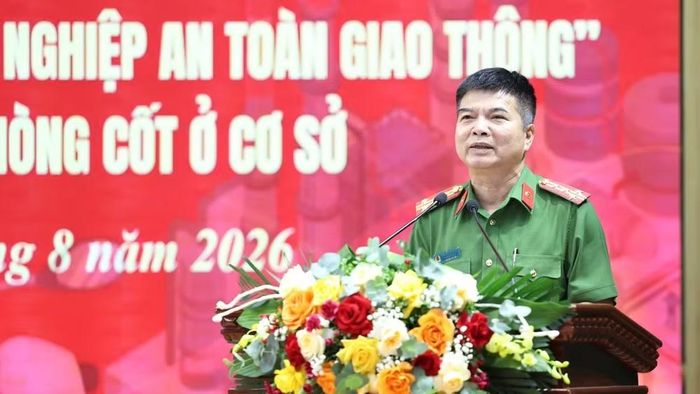 Đồng chí Đại tá Nguyễn Minh Hải, Phó Giám đốc Công an tỉnh Ninh Bình phát biểu tại hội nghị.