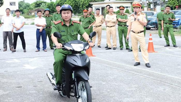 Mục tiêu của chiến dịch góp phần xây dựng văn hóa giao thông an toàn, phòng ngừa tai nạn ngay từ gốc. (Ảnh: TUÂN NGUYỄN)
