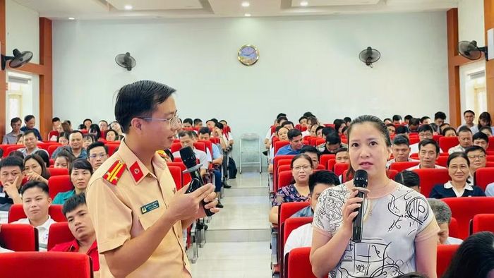 Đối tượng trọng tâm của chiến dịch là người đã có giấy phép lái xe trên 3 năm. (Ảnh: TUÂN NGUYỄN)