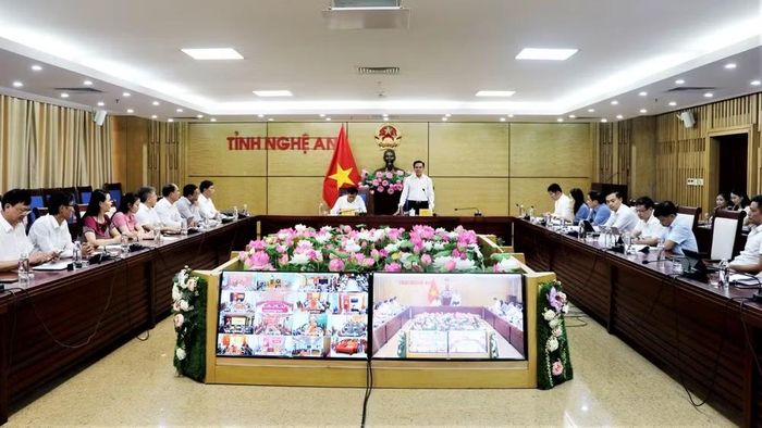 Chiều 7/8, Ủy ban nhân dân tỉnh Nghệ An tổ chức cuộc họp với các địa phương về phương án sắp xếp các cơ sở giáo dục mầm non, phổ thông, giáo dục thường xuyên và giáo dục nghề nghiệp công lập. (Ảnh: CTV)