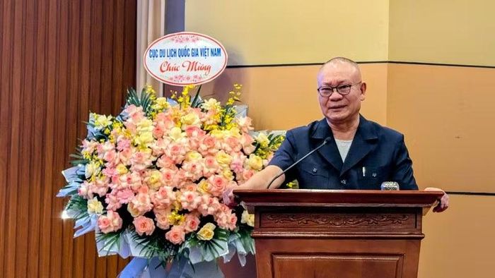 Ông Nguyễn Mạnh Thản, Phó Chủ tịch Hiệp hội Du lịch Việt Nam, Cụm trưởng Cụm Hiệp hội Du lịch các tỉnh phía bắc, Chủ tịch Hiệp hội Du lịch Hà Nội phát biểu. (Ảnh: VŨ MAI)