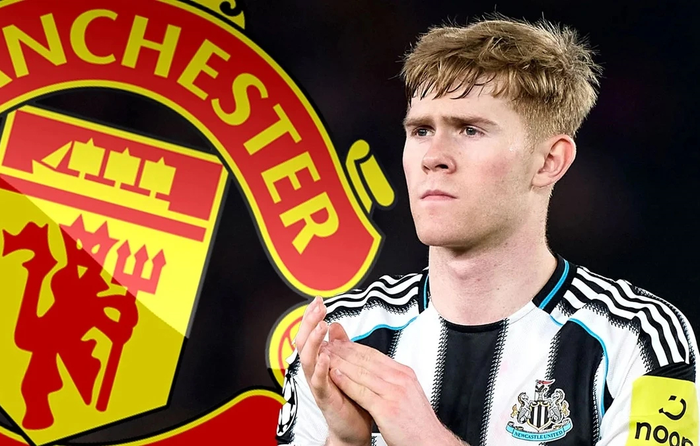 Newcastle quyết tâm giữ lại Lewis Hall. Ảnh: The Athletic 