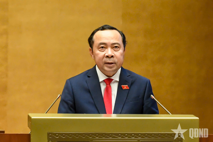 Bộ trưởng Bộ Khoa học và Công nghệ Vũ Hải Quân trình bày tờ trình của Chính phủ. Ảnh: TRỌNG HẢI