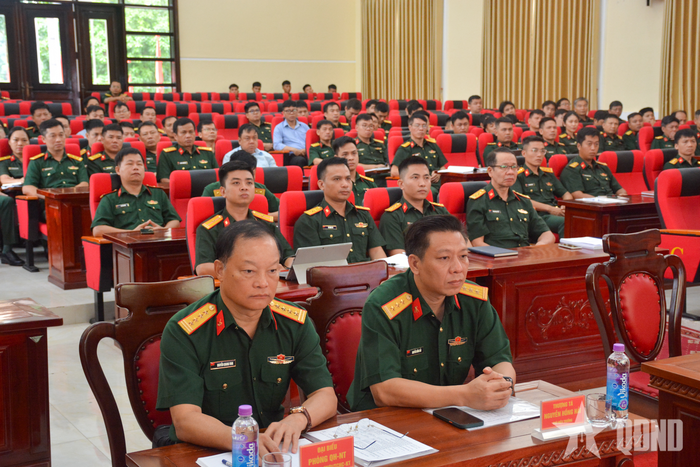  Các đại biểu, cán bộ, nhân viên dự khai mạc tập huấn.