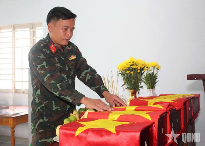  Các hài cốt liệt sĩ được đưa về Nhà văn hóa khu phố Lộc Châu, phường An Tịnh. 