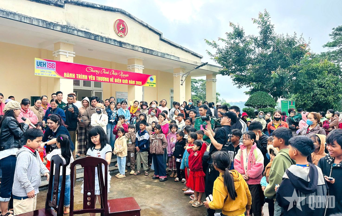  Ban tổ chức chương trình giao lưu, tổ chức hoạt động vui chơi cho các em học sinh. 