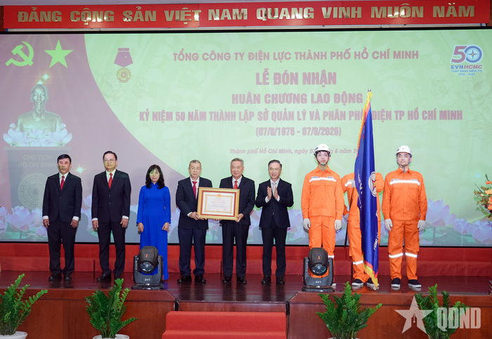  Tổng công ty Điện lực TP Hồ Chí Minh vinh dự đón nhận Huân chương Lao động hạng Ba.