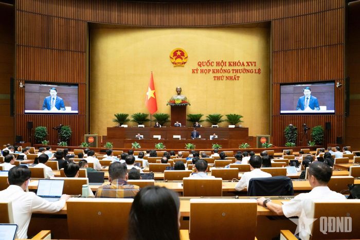 Quang cảnh phiên họp Quốc hội chiều 7-8.