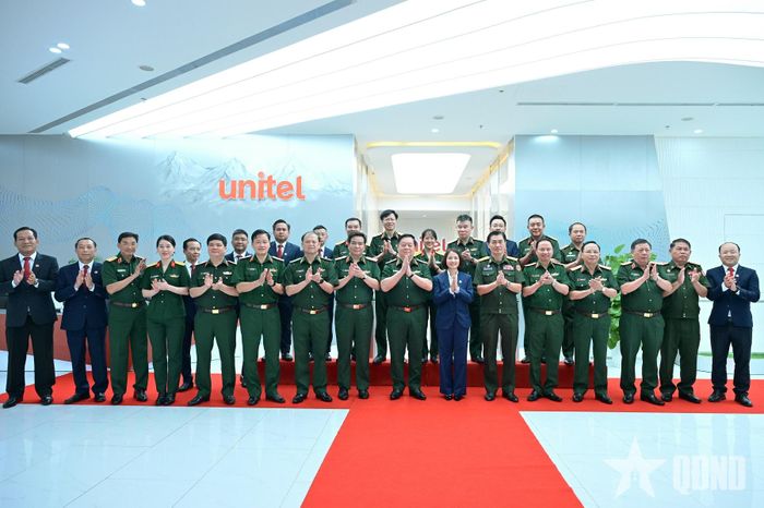 Các đại biểu chụp ảnh chung.