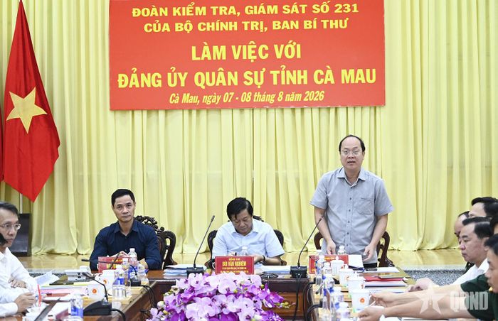  Đồng chí Nguyễn Hồ Hải, Bí thư Tỉnh ủy, Bí thư Đảng ủy Quân sự tỉnh Cà Mau phát biểu tiếp thu những kết luận của đoàn kiểm tra.  
