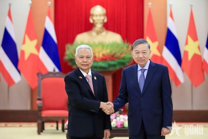 Tổng Bí thư, Chủ tịch nước Tô Lâm và Chủ tịch Quốc hội kiêm Chủ tịch Hạ viện Thái Lan Sophon Zaram. Ảnh: TRỌNG HẢI