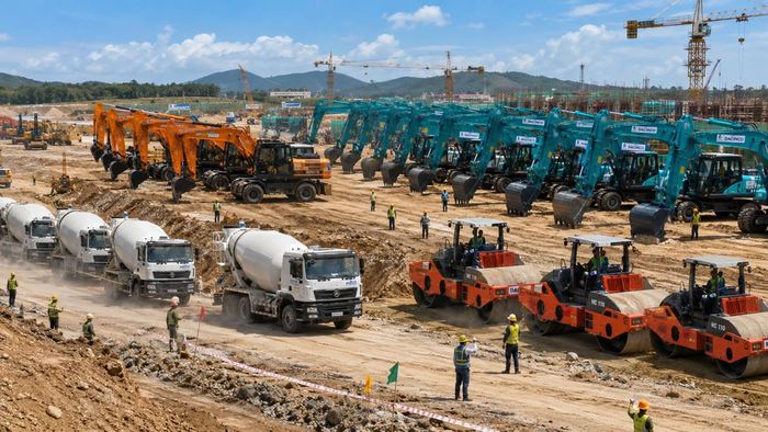 Hệ thống hơn 1.200 máy móc, thiết bị và xe phụ trợ thi công công trình hạ tầng giao thông khác.