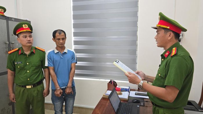 Cơ quan CSĐT Công an TP Đà Nẵng thi hành Lệnh bắt bị can để tạm giam đối với N.V.P.