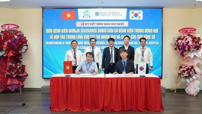 Lãnh đạo Bệnh viện Trung ương Huế và Bệnh viện Wonju Severance Christian ký kết biên bản ghi nhớ hợp tác về AI và chăm sóc sức khỏe số.