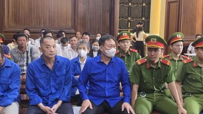 Các bị cáo trong vụ án tại toà