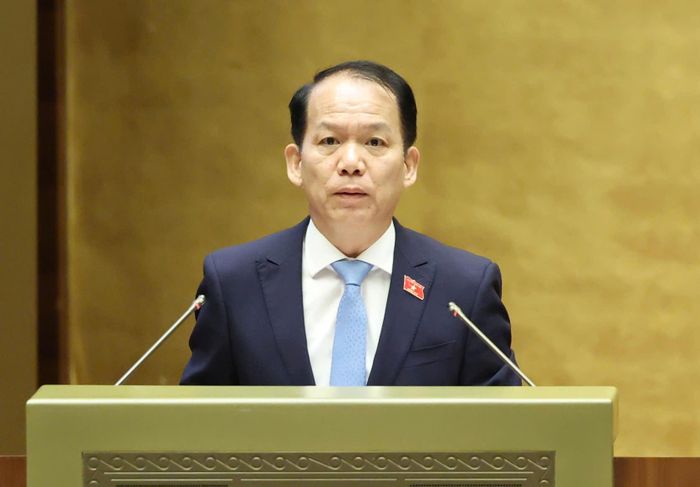 Bộ trưởng Bộ Tư pháp Hoàng Thanh Tùng trình bày tờ trình về dự thảo Luật Phát triển đô thị. Ảnh: QUANG PHÚC