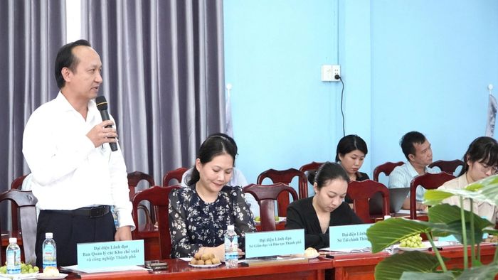  Đại diện HEPZA chia sẻ những vấn đề về suất ăn của công nhân. Ảnh: CÔNG DANH 