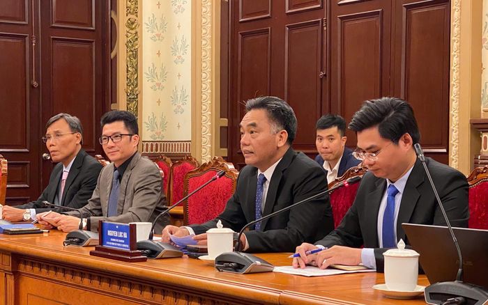 Phó Chủ tịch Thường trực UBND TPHCM Nguyễn Lộc Hà phát biểu tại cuộc gặp. Ảnh : XUÂN HẠNH