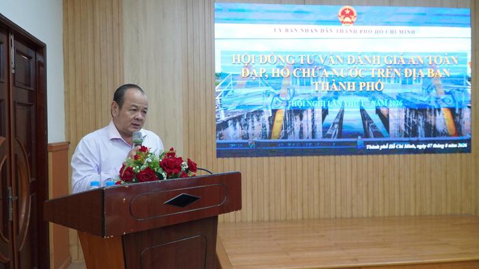 Ông Nguyễn Minh Chánh, Phó Giám đốc Sở NN-MT TPHCM, nhấn mạnh việc rà soát an toàn của hồ chứa nước. Ảnh: ĐỨC TRUNG