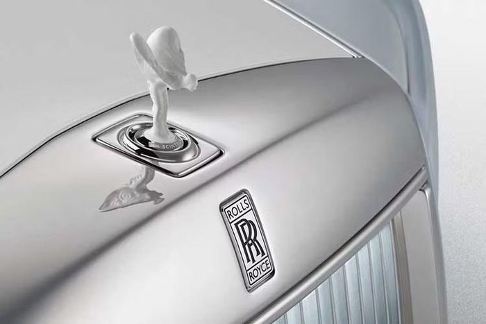 Đây là phiên bản giới hạn từng được thương hiệu xe sang Anh quốc trình làng trong khuôn khổ Monterey Car Week 2024. Mẫu xe này cũng thuộc nhóm những chiếc Phantom hiếm nhất trong lịch sử Rolls-Royce. Chỉ 10 xe được chế tạo để phân phối trên toàn cầu và tất cả đều có khách hàng đặt mua ngay khi mẫu xe chính thức được công bố.