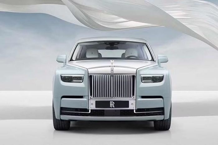Trước đó, Hoa hậu Mai Phương Thúy từng khiến nhiều người chú ý khi mua một chiếc Mercedes-Benz S 450 Luxury có giá hơn 5,5 tỷ đồng làm quà cho em gái của mình là Mai Ngọc Phượng hồi năm 2025.