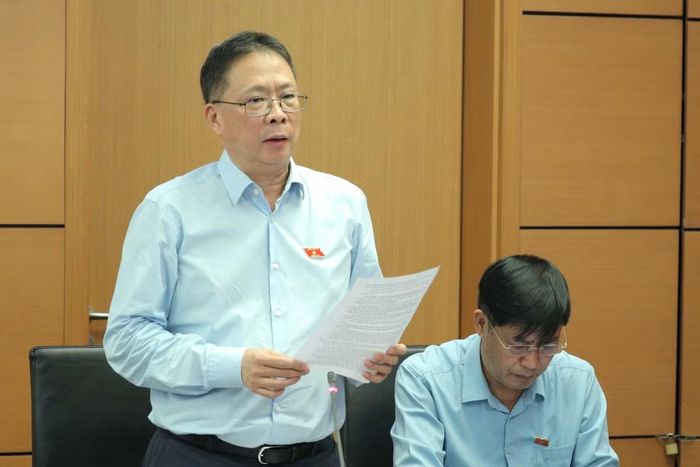 ĐBQH Châu Văn Minh (đoàn Phú Thọ) phát biểu tại Tổ.