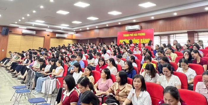 Cán bộ, giáo viên, nhân viên các cơ sở giáo dục tham dự tập huấn.