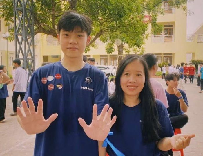 Hành trình học tập của Nguyễn luôn có sự đồng hành của cô giáo chủ nhiệm.