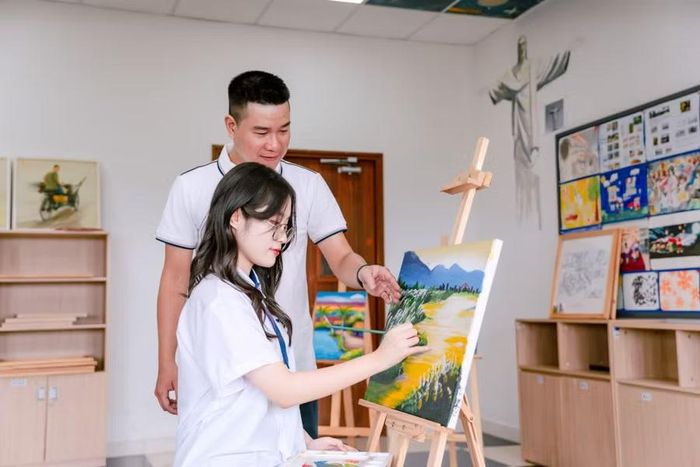 Nhà trường tổ chức cho học sinh đăng ký tự nguyện chọn ít nhất 1 môn thể thao,1 nhạc cụ hoặc 1 loại hình nghệ thuật.