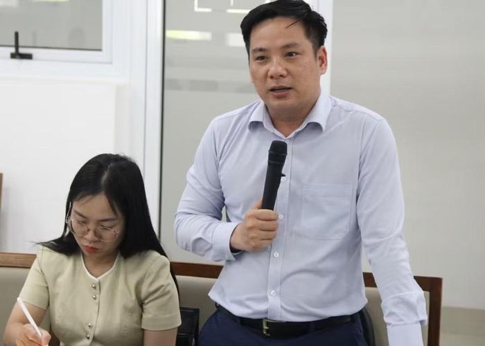 Đại biểu phát biểu góp ý.