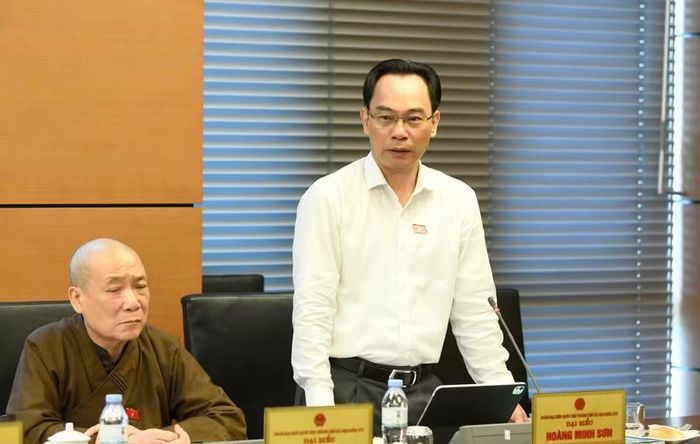 Bộ trưởng Hoàng Minh Sơn phát biểu tại phiên thảo luận tổ.