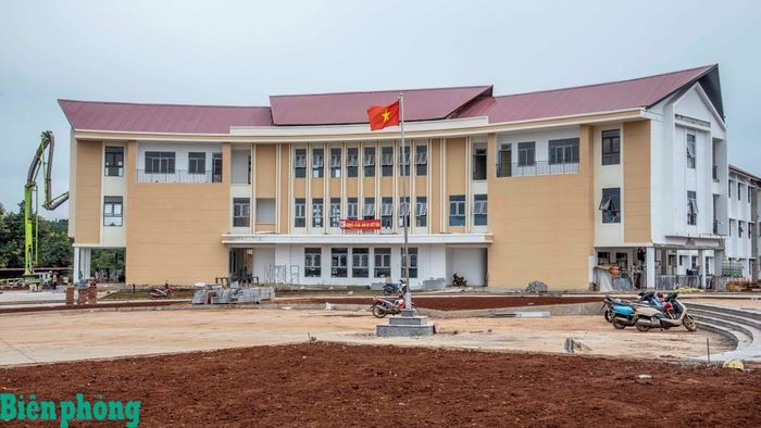 Tòa nhà khối hành chính đã hoàn thành. Ảnh: Lê Văn Chương