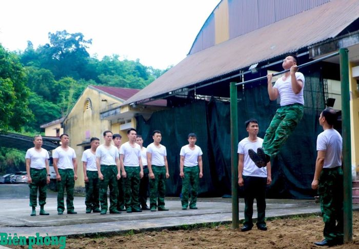 Cán bộ, chiến sĩ Cơ quan Ban Chỉ huy Bộ đội Biên phòng tỉnh Tuyên Quang rèn luyện thể lực, nâng cao sức bền, đáp ứng yêu cầu huấn luyện và sẵn sàng chiến đấu. Ảnh: Chiến Khu