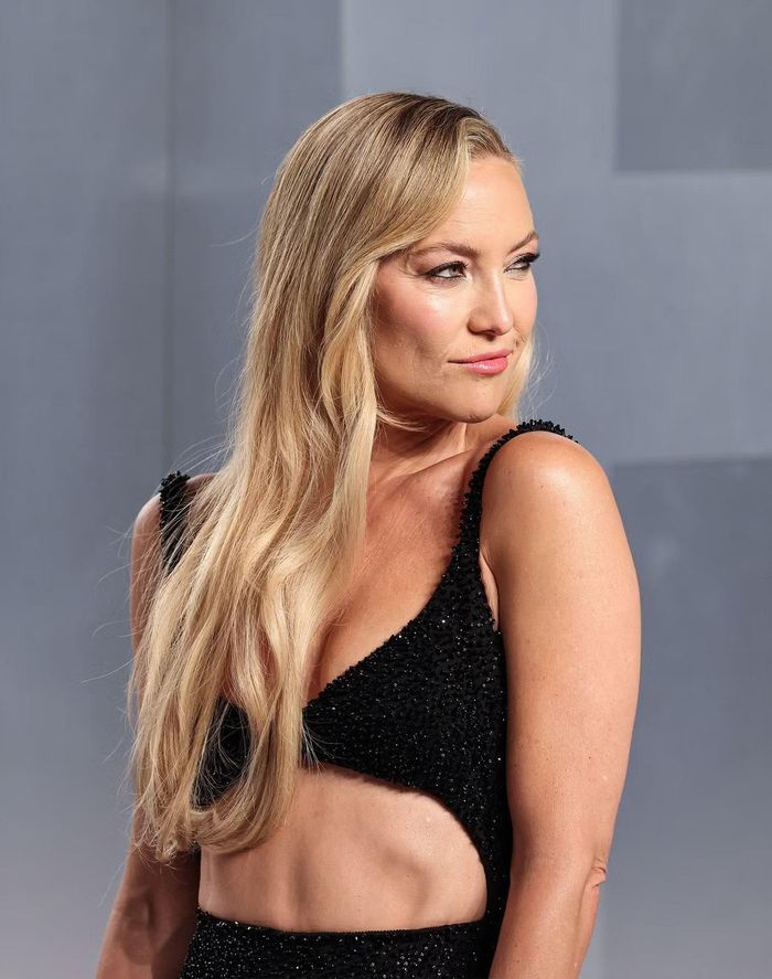  Kate Hudson - 500 triệu USD: Kate Hudson ghi dấu ấn với Almost Famous, vai diễn mang về cho cô giải Quả cầu vàng và đề cử Oscar. Nữ diễn viên sau đó góp mặt trong How to Lose a Guy in 10 Days, Bride Wars, Glass Onion: A Knives Out Mystery cùng nhiều dự án điện ảnh, truyền hình khác. 