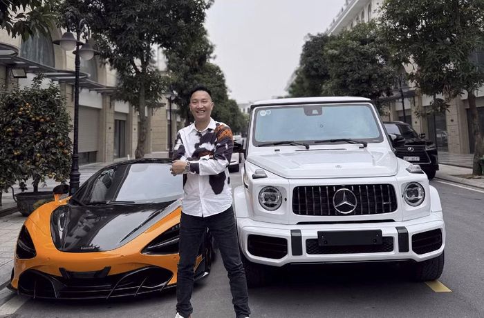 Huấn Hoa Hồng cùng với các siêu xe trị giá lên tới hàng chục tỷ đồng. Ảnh: MXH