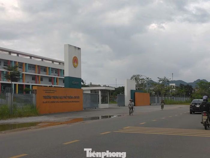  Trường THPT Chuyên Tuyên Quang. 