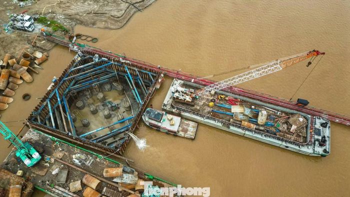 Đến nay, phần bệ của nhiều trụ cầu đạt khoảng 78%, thân trụ đạt 60%; khối lượng đúc dầm phần kết cấu trên cũng đã vượt 25%.