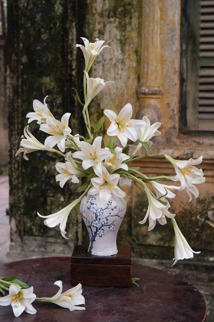 Khi hình ảnh được đăng tải lên mạng xã hội, nhiều người tưởng đây là bình hoa nghệ thuật hoặc hoa thật, không tin đó là bánh Trung thu có thể ăn được. Dù nhận được nhiều lời hỏi mua, nhóm vẫn từ chối vì ngay từ đầu không hướng đến mục đích kinh doanh.
