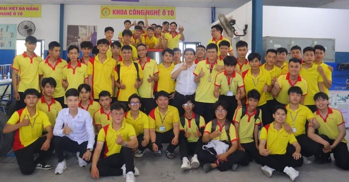 Sinh viên trường Cao đẳng Đại Việt Đà Nẵng tham gia một buổi thực hành.