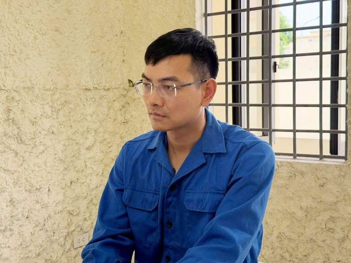 Khánh Sky và Hồ Văn Khoa tại Cơ quan Công an.