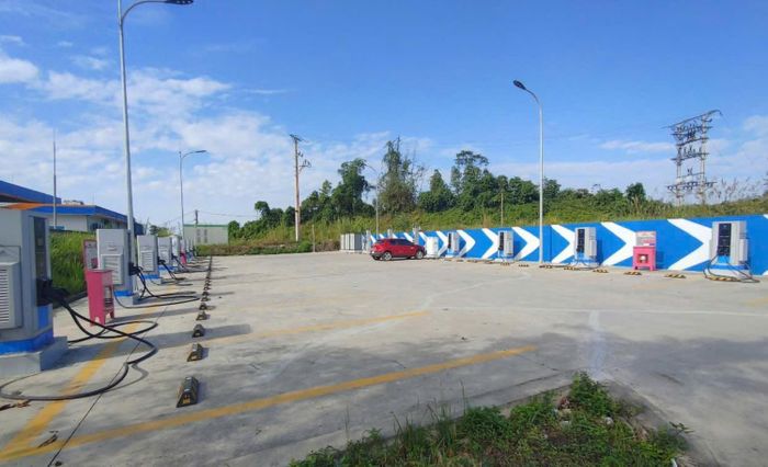 Hệ thống trạm sạc xe điện tại trạm dừng nghỉ trên cao tốc Nội Bài - Lào Cai.