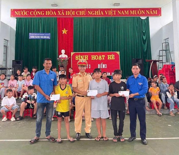 Chương trình thu hút hơn 500 thiếu nhi, học sinh tham gia.