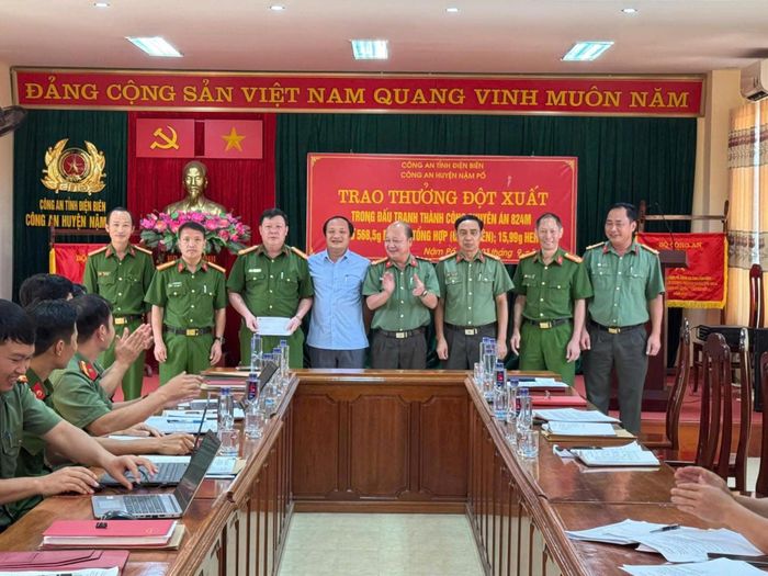 Công an huyện Nậm Pồ (trước đây) được khen thưởng đột xuất vì đấu tranh thành công chuyên án về ma túy