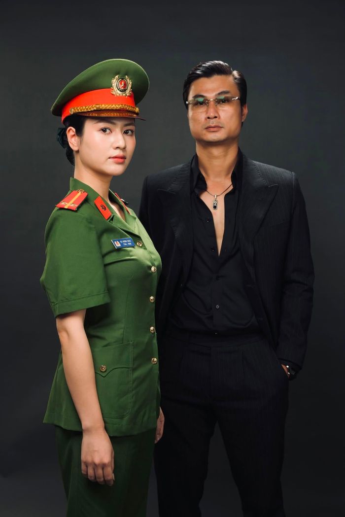 Khán giả xoắn não đoán ai là công an chìm trong phim. 
