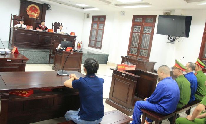 HĐXX tuyên phạt 2 bị cáo, mỗi người 8 năm tù.